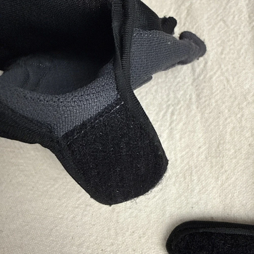 Nike Gym Essential Black Fitness Gloves Women's Medium Weight Strength Training